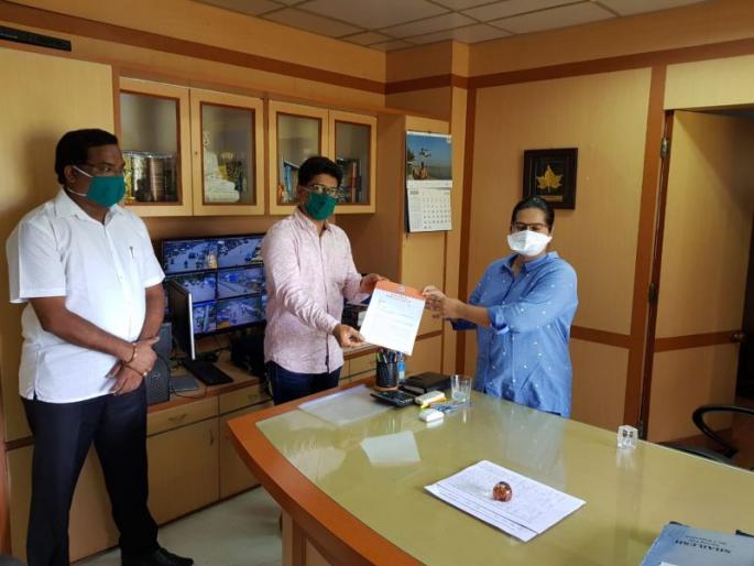 MNS hits unruly vegetable growers | CoronaVirus News: बेशिस्त भाजीवाल्यांना मनसेचा दणका MNS hits unruly vegetable growers | CoronaVirus News: बेशिस्त भाजीवाल्यांना मनसेचा दणका