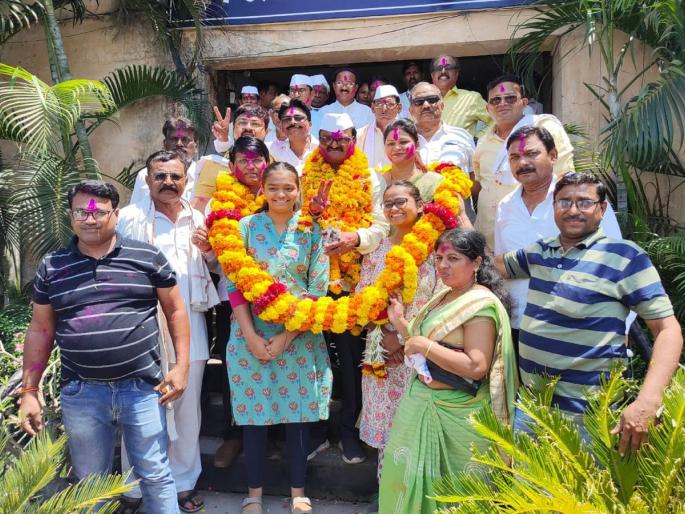 Congress help to BJP candidate, Kadu as the Chairman of Umred Bazar Committee and Kohpare as the Deputy Chairman | भाजपच्या उमेदवारास काँग्रेसचा ‘हात’भार; उमरेड बाजार समिती सभापतिपदी कडू तर कोहपरे उपसभापती Congress help to BJP candidate, Kadu as the Chairman of Umred Bazar Committee and Kohpare as the Deputy Chairman | भाजपच्या उमेदवारास काँग्रेसचा ‘हात’भार; उमरेड बाजार समिती सभापतिपदी कडू तर कोहपरे उपसभापती