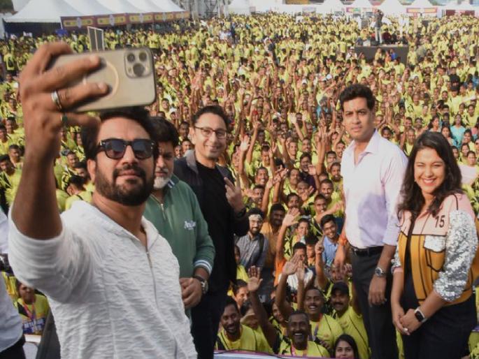 Joy and excitement in Thane; Grandmother ran with grand son in Lokmat Maha Mumbai Maha Marathon | ठाण्यात जल्लोष अन् उत्साह; लोकमत महामुंबई महामॅरेथॉन नातवासह धावल्या आजी Joy and excitement in Thane; Grandmother ran with grand son in Lokmat Maha Mumbai Maha Marathon | ठाण्यात जल्लोष अन् उत्साह; लोकमत महामुंबई महामॅरेथॉन नातवासह धावल्या आजी
