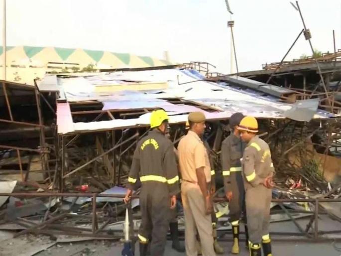 Major accident at Lucknow's Ekna Stadium; hoarding collapsed and two people died | लखनौच्या एकना स्टेडियममध्ये मोठी दुर्घटना; वादळामुळे होर्डिंग कोसळून दोघांचा मृत्यू Major accident at Lucknow's Ekna Stadium; hoarding collapsed and two people died | लखनौच्या एकना स्टेडियममध्ये मोठी दुर्घटना; वादळामुळे होर्डिंग कोसळून दोघांचा मृत्यू