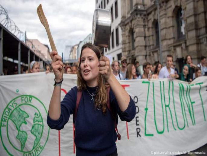 When Louisa alone sues the German government ... | एकटी लुईसा जेव्हा जर्मन सरकारला कोर्टात खेचते... When Louisa alone sues the German government ... | एकटी लुईसा जेव्हा जर्मन सरकारला कोर्टात खेचते...