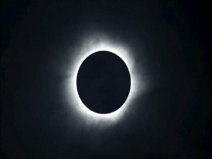 it will be the big Lunar Eclipse of this era | उद्या रंगणार पृथ्वीच्या सावल्यांचा खेळ it will be the big Lunar Eclipse of this era | उद्या रंगणार पृथ्वीच्या सावल्यांचा खेळ