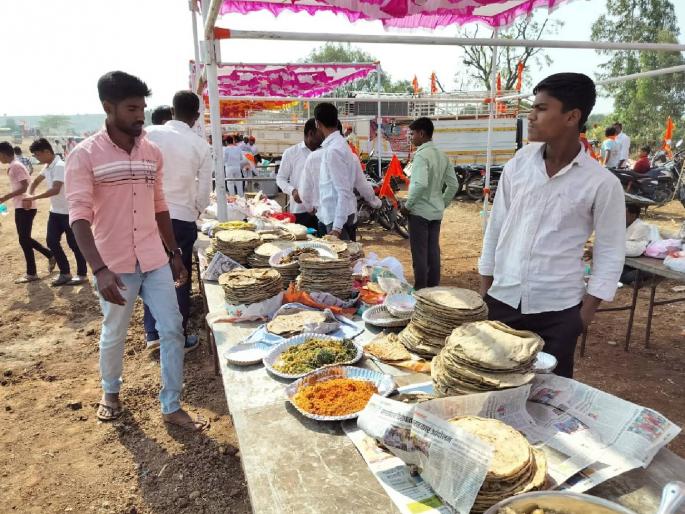 Vegetables, chutney-bread, masala rice, sago khichdi; Meal arrangement at Agaskhand | भाजी, चटणी-भाकरी, मसाले भात, साबुदाण्याची खिचडी; आगसखांड येथे जेवणाची व्यवस्था Vegetables, chutney-bread, masala rice, sago khichdi; Meal arrangement at Agaskhand | भाजी, चटणी-भाकरी, मसाले भात, साबुदाण्याची खिचडी; आगसखांड येथे जेवणाची व्यवस्था