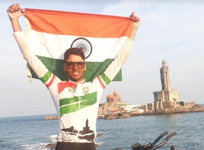 Guinness Book of World Records for Om's 'K to K' cycling | ओमच्या ‘के टू के’ सायकलस्वारीची गिनीज बुकमध्ये नोंद Guinness Book of World Records for Om's 'K to K' cycling | ओमच्या ‘के टू के’ सायकलस्वारीची गिनीज बुकमध्ये नोंद