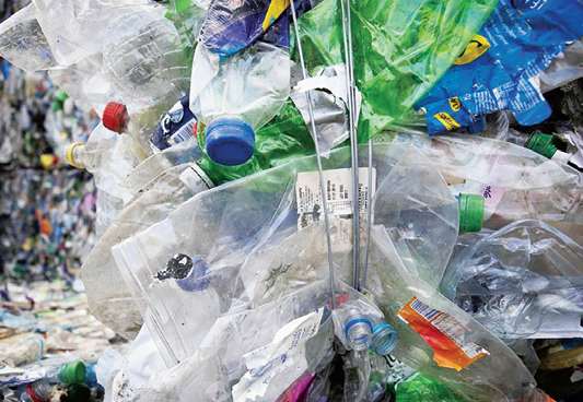 75% plastic in the Mumbai sea; There are no fish for up to five 5 km pnm | मुंबईच्या समुद्रात ७५ टक्के प्लास्टीक; पाच किमीपर्यंत मासे नाहीत