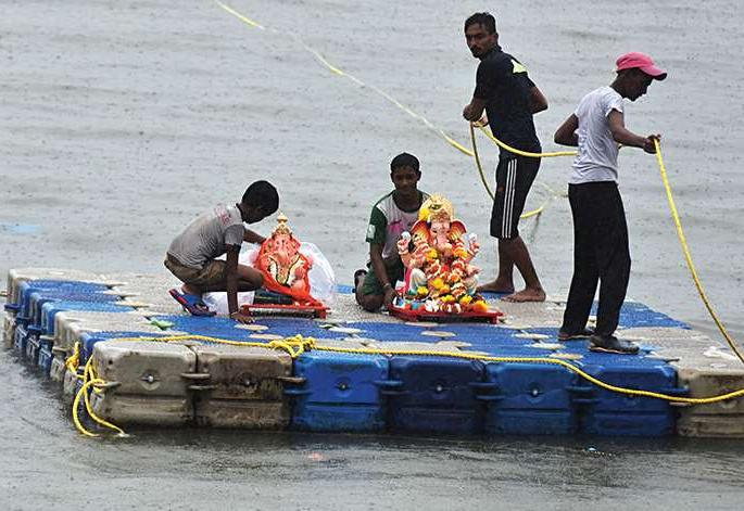 Immerse yourself in Father's time! Regulations regarding immersion procession announced | ओहोटीच्या वेळेतच करा बाप्पाचे विसर्जन!; विसर्जन मिरवणुकीसंदर्भातील नियमावली जाहीर Immerse yourself in Father's time! Regulations regarding immersion procession announced | ओहोटीच्या वेळेतच करा बाप्पाचे विसर्जन!; विसर्जन मिरवणुकीसंदर्भातील नियमावली जाहीर