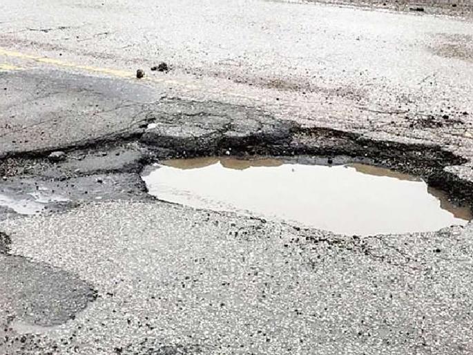 Navigate the newly-condensed Andheri-Kurla road; Neglect of the municipality | नव्याने काँक्रिटीकरण केलेल्या अंधेरी-कुर्ला रस्त्याला भेगा; महापालिकेचे दुर्लक्ष Navigate the newly-condensed Andheri-Kurla road; Neglect of the municipality | नव्याने काँक्रिटीकरण केलेल्या अंधेरी-कुर्ला रस्त्याला भेगा; महापालिकेचे दुर्लक्ष