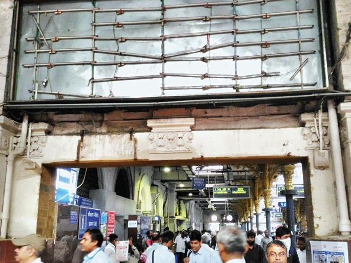 Central Railway 'curtain' at local time !; Traveler charges | लोकलच्या वक्तशीरपणावर मध्य रेल्वेचा ‘पडदा’!; प्रवाशांचा आरोप Central Railway 'curtain' at local time !; Traveler charges | लोकलच्या वक्तशीरपणावर मध्य रेल्वेचा ‘पडदा’!; प्रवाशांचा आरोप