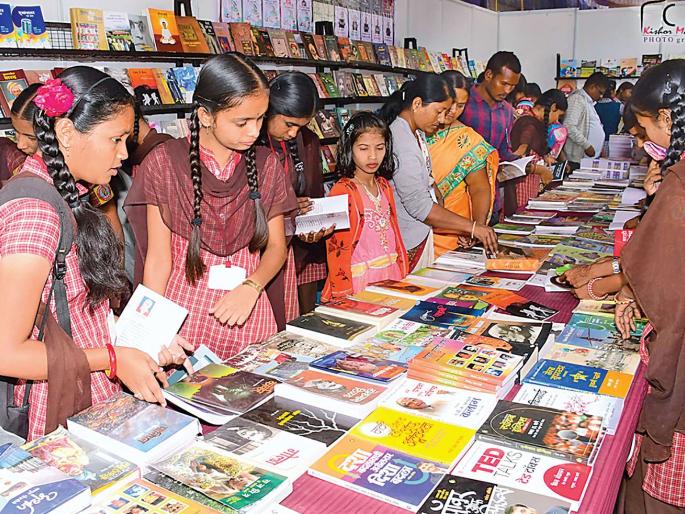 Literary Meeting ends without the Chairman; Father Dibrito returned due to an illness of nature | साहित्य संमेलनाचा समारोप अध्यक्षांविनाच; प्रकृती अस्वास्थ्यामुळे फादर दिब्रिटो परतले Literary Meeting ends without the Chairman; Father Dibrito returned due to an illness of nature | साहित्य संमेलनाचा समारोप अध्यक्षांविनाच; प्रकृती अस्वास्थ्यामुळे फादर दिब्रिटो परतले