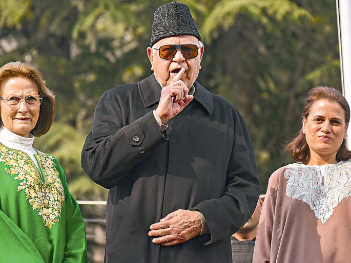 Farooq Abdullah finally released from custody; PSA withdrew action | फारुख अब्दुल्ला यांची नजरकैदेतून अखेर सुटका; पीएसए कारवाई मागे घेतली Farooq Abdullah finally released from custody; PSA withdrew action | फारुख अब्दुल्ला यांची नजरकैदेतून अखेर सुटका; पीएसए कारवाई मागे घेतली