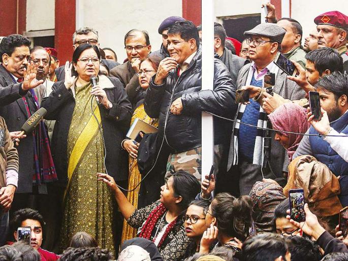 Attack in JNU: Investigation of 2 suspects, JNU professor, student boycott of classes started | जेएनयूमधील हल्ला:३ संशयितांची चौकशी; प्राध्यापक, विद्यार्थी यांचा वर्गांवरील बहिष्कार सुरूच Attack in JNU: Investigation of 2 suspects, JNU professor, student boycott of classes started | जेएनयूमधील हल्ला:३ संशयितांची चौकशी; प्राध्यापक, विद्यार्थी यांचा वर्गांवरील बहिष्कार सुरूच