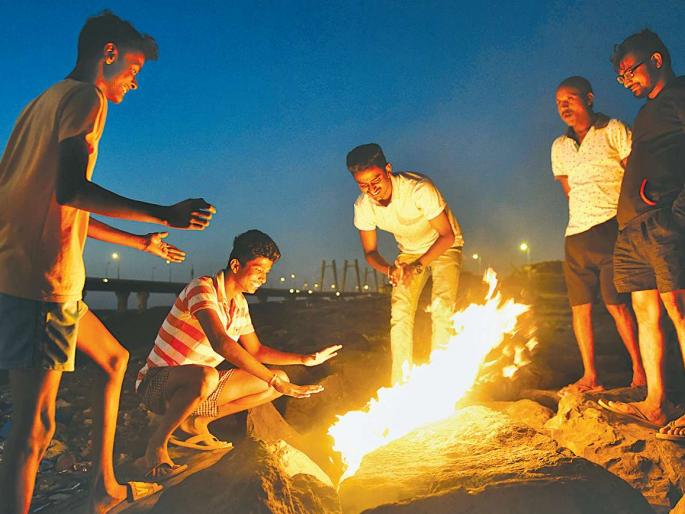 Gartha also started to grow in Mumbai; Falling in temperature | मुंबईत दिवसाही वाढू लागला गारठा; तापमानात घसरण Gartha also started to grow in Mumbai; Falling in temperature | मुंबईत दिवसाही वाढू लागला गारठा; तापमानात घसरण
