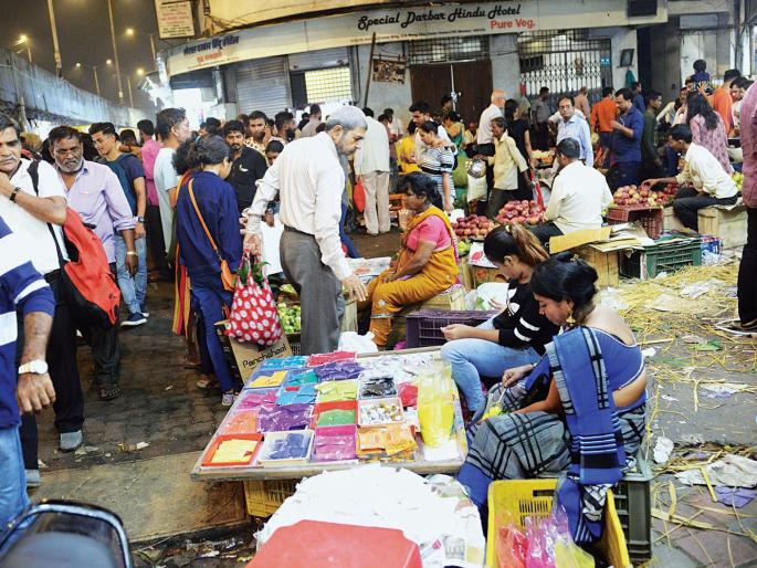 Fertilizers do not have the right to sit on the sidewalk; High Court made clear | पदपथावर बसण्याचा अधिकार फेरीवाल्यांना नाही; उच्च न्यायालयाने केले स्पष्ट Fertilizers do not have the right to sit on the sidewalk; High Court made clear | पदपथावर बसण्याचा अधिकार फेरीवाल्यांना नाही; उच्च न्यायालयाने केले स्पष्ट