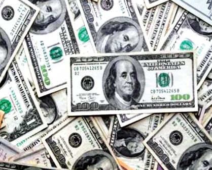 Five crore foreign currency seized at Mumbai airport; Two accused arrested | मुंबई विमानतळावर पाच कोटींचे विदेशी चलन जप्त; १७ आरोपींना अटक