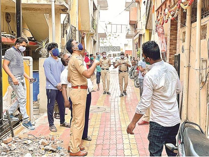 Thrilling! Mother attempted suicide by throwing two childrens down from the building,one death | थरारक ! इमारतीवरून दोन चिमुकल्यांना खाली फेकून आईने उडी घेतली, एकाचा मृत्यू