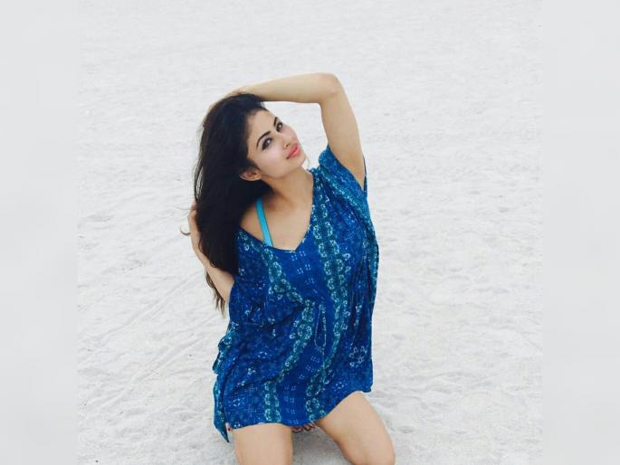 tv naagin fame bold actress mouni roy brutally trolled for wear bralette | 'ही आपल्या देशाची संस्कृती आहे का?'; ब्रालेट घालून फोटोशूट केल्यामुळे मौनी रॉय ट्रोल tv naagin fame bold actress mouni roy brutally trolled for wear bralette | 'ही आपल्या देशाची संस्कृती आहे का?'; ब्रालेट घालून फोटोशूट केल्यामुळे मौनी रॉय ट्रोल