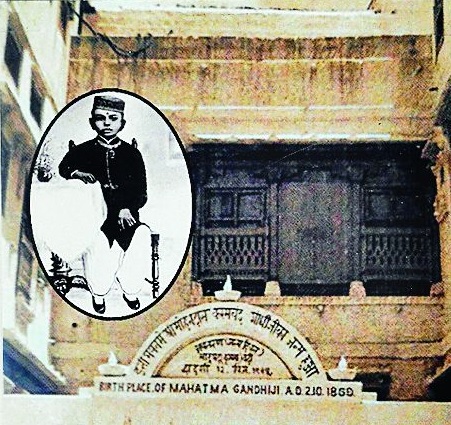 The ‘never ending discovery’ of the inspiring Mahatma Gandhi; Literature collection of 35 year old youth | प्रेरणादायी महात्मा गांधींचा ‘न संपणारा शोध’; ३५ वर्षीय तरुणाचा साहित्य संग्रह The ‘never ending discovery’ of the inspiring Mahatma Gandhi; Literature collection of 35 year old youth | प्रेरणादायी महात्मा गांधींचा ‘न संपणारा शोध’; ३५ वर्षीय तरुणाचा साहित्य संग्रह