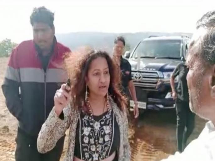 Arrested for threatening farmers Manorama Khedkar in police custody for 3 days | Manorama Khedkar: शेतकऱ्यांना धमकावल्याप्रकरणी अटक; मनोरमा खेडकरांना ३ दिवसांची पोलीस कोठडी Arrested for threatening farmers Manorama Khedkar in police custody for 3 days | Manorama Khedkar: शेतकऱ्यांना धमकावल्याप्रकरणी अटक; मनोरमा खेडकरांना ३ दिवसांची पोलीस कोठडी