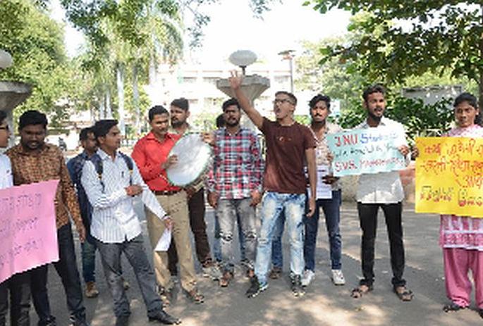Crowds protest protest | भ्याड हल्याचा संघटनेकडून निषेध Crowds protest protest | भ्याड हल्याचा संघटनेकडून निषेध