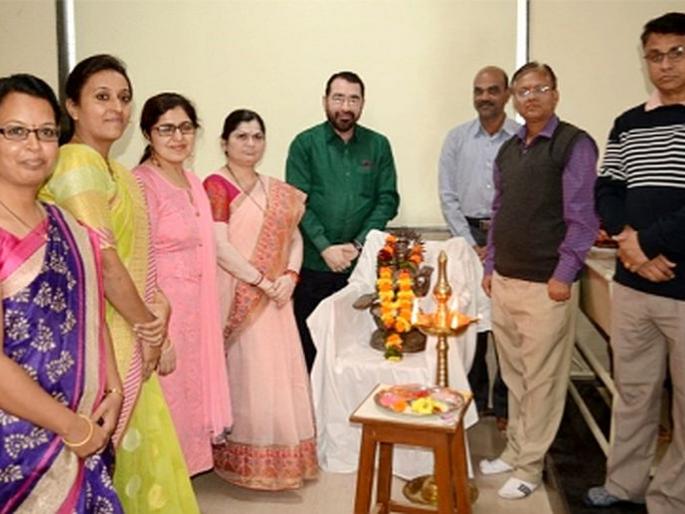 Women should be aware of their rights | महिलांनी अधिकारांबाबत जागरुक व्हावे  Women should be aware of their rights | महिलांनी अधिकारांबाबत जागरुक व्हावे