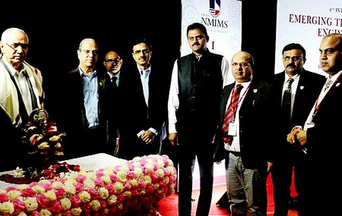 Technology is changing very fast | तंत्रज्ञानात अतिशय वेगाने बदल होतोय्