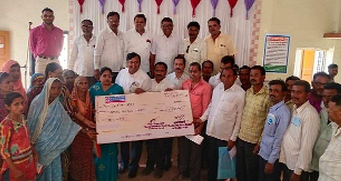  देश Distribute checks to house holders | ६६ घरकुल धारकांना धनादेश वाटप