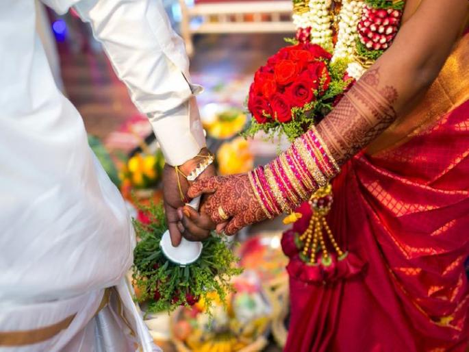 Karjat young man getting married online in the US | कोरोनामुळे दीड वर्ष खोळंबले, कर्जतच्या तरुणाने अखेर अमेरिकेत बांधली ऑनलाइन लग्नगाठ Karjat young man getting married online in the US | कोरोनामुळे दीड वर्ष खोळंबले, कर्जतच्या तरुणाने अखेर अमेरिकेत बांधली ऑनलाइन लग्नगाठ