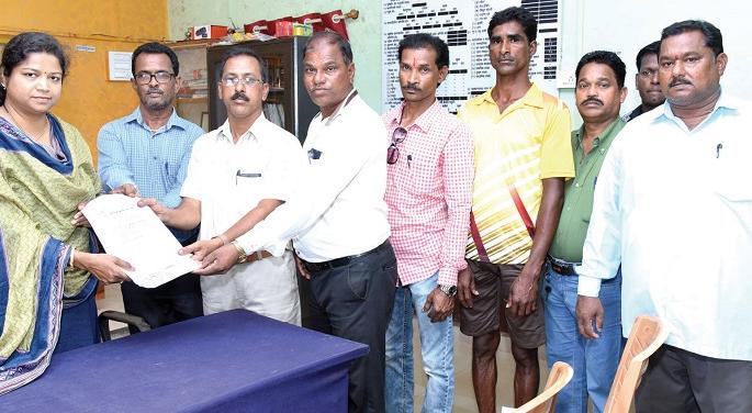 Invalid Persians, Led Fisheries - Traditional Fishermen | अवैध पर्ससीन, एलईडी मासेमारी बंद व्हावी--पारंपरिक  मच्छिमार Invalid Persians, Led Fisheries - Traditional Fishermen | अवैध पर्ससीन, एलईडी मासेमारी बंद व्हावी--पारंपरिक  मच्छिमार