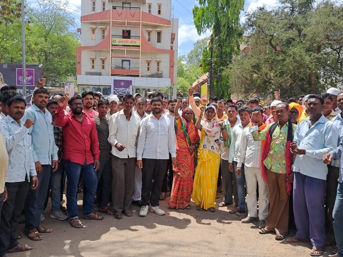 Malegaon Fishermen protest against Girna Dam | मालेगाव : गिरणा धरणावर मच्छीमारांचे धरणे आंदोलन Malegaon Fishermen protest against Girna Dam | मालेगाव : गिरणा धरणावर मच्छीमारांचे धरणे आंदोलन