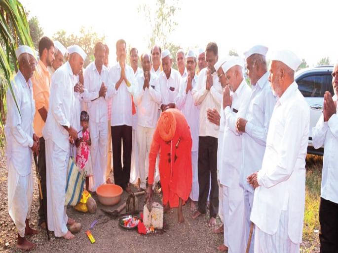 Donations to the village made by hard earned wealth | कष्टाने कमावलेली संपत्ती केली गावाला दान Donations to the village made by hard earned wealth | कष्टाने कमावलेली संपत्ती केली गावाला दान