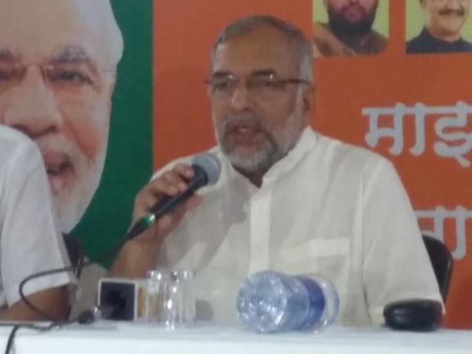 Madhav Bhandari has taken NCP workers' cash to buy 15 lakh rupees | 15 लाख रुपये घेण्यासाठी राष्ट्रवादीचे कार्यकर्ते पिशव्या घेऊन माधव भंडारी यांच्याकडे Madhav Bhandari has taken NCP workers' cash to buy 15 lakh rupees | 15 लाख रुपये घेण्यासाठी राष्ट्रवादीचे कार्यकर्ते पिशव्या घेऊन माधव भंडारी यांच्याकडे
