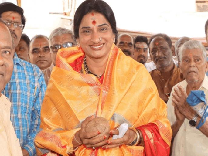 BJP leader madhavi latha commented on cricketer mohammed shami roza controversy | शमीनं 'रोजा' धरला नाही, इस्लामचा हवाला देत मौलाना म्हणाले 'गुन्हेगार'; माधवी लता म्हणाल्या - अल्लाह देखील खुश होतील BJP leader madhavi latha commented on cricketer mohammed shami roza controversy | शमीनं 'रोजा' धरला नाही, इस्लामचा हवाला देत मौलाना म्हणाले 'गुन्हेगार'; माधवी लता म्हणाल्या - अल्लाह देखील खुश होतील