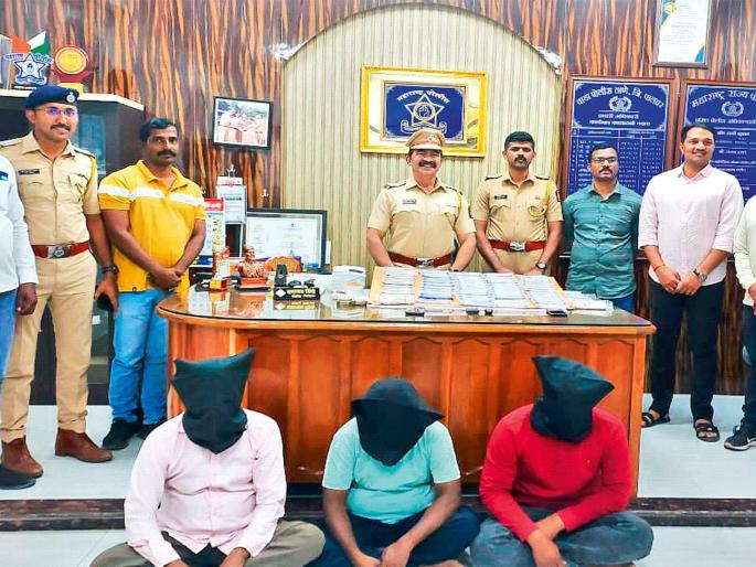 Exchange of fake notes, Wada police set a trap and arrested three; seized valuables worth Rs 14 lakhs | नकली नोटांची अदलाबदली, वाडा पोलिसांनी सापळा रचून तिघांना केली अटक; १४ लाखांचा मुद्देमाल जप्त Exchange of fake notes, Wada police set a trap and arrested three; seized valuables worth Rs 14 lakhs | नकली नोटांची अदलाबदली, वाडा पोलिसांनी सापळा रचून तिघांना केली अटक; १४ लाखांचा मुद्देमाल जप्त
