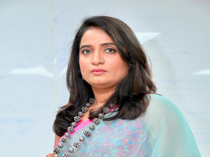 Marathi people respond to southern films, but not to Marathi films, Madhugandha Kulkarni regrets | मराठी माणूस दाक्षिणात्य चित्रपटांना प्रतिसाद देतो, त्या तुलनेत मराठी चित्रपटांना देत नाही, मधुगंधा कुलकर्णींची खंत Marathi people respond to southern films, but not to Marathi films, Madhugandha Kulkarni regrets | मराठी माणूस दाक्षिणात्य चित्रपटांना प्रतिसाद देतो, त्या तुलनेत मराठी चित्रपटांना देत नाही, मधुगंधा कुलकर्णींची खंत