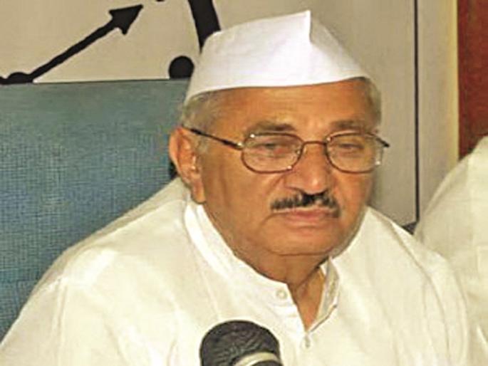 Criticize me but criticize senior activist Madhukar Pichad if you will discredit senior activists. | टीका करायची तर माझ्यावर करा, पण ज्येष्ठ कार्यकर्त्यांना बदनाम कराल तर खबरदार मधुकर पिचड यांचा विरोधकांना इशारा Criticize me but criticize senior activist Madhukar Pichad if you will discredit senior activists. | टीका करायची तर माझ्यावर करा, पण ज्येष्ठ कार्यकर्त्यांना बदनाम कराल तर खबरदार मधुकर पिचड यांचा विरोधकांना इशारा