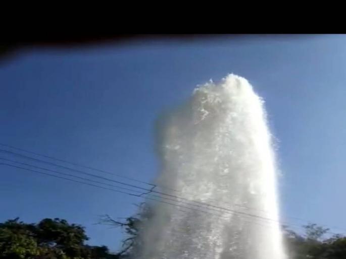 Heavy dumper fell directly on CIDCO's Hetwane water supply channel between Chirner-Dighati. | चिरनेर -दिघाटी दरम्यानच्या सिडकोच्या हेटवणे पाणीपुरवठा करणाऱ्या जलवाहिनीवरच थेट अवजड डंपर कोसळला Heavy dumper fell directly on CIDCO's Hetwane water supply channel between Chirner-Dighati. | चिरनेर -दिघाटी दरम्यानच्या सिडकोच्या हेटवणे पाणीपुरवठा करणाऱ्या जलवाहिनीवरच थेट अवजड डंपर कोसळला