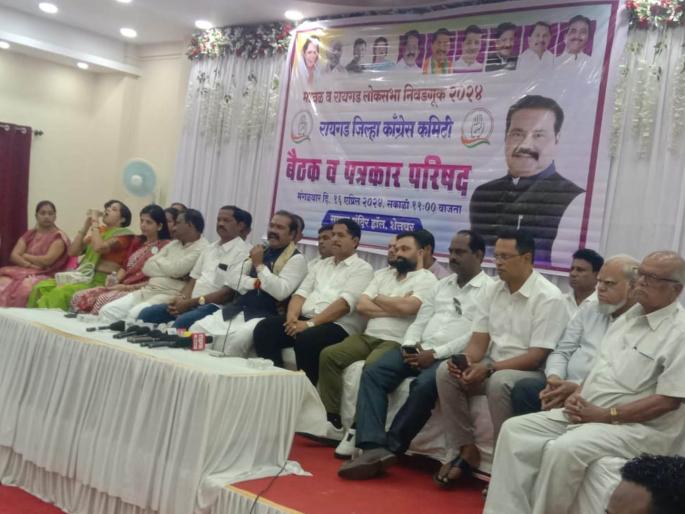 deputy cheif minister devendra fadnavis is a lied minister says raigad district president of congress mahendra gharat | फडणवीस धादांत खोटे बोलणारे उपमुख्यमंत्री - कॉग्रेसचे रायगड जिल्हाध्यक्ष महेंद्र घरत यांचा घणाघात 
