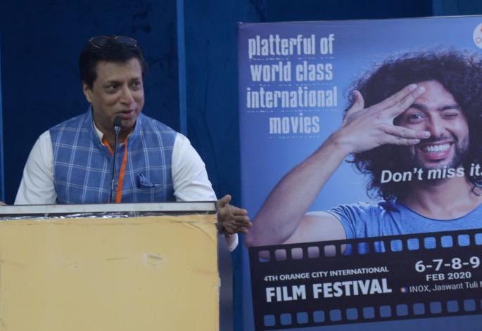 Neglected topics in society should be screened: Madhur Bhandarkar | समाजातील दुर्लक्षित विषय पडद्यावर येणे आवश्यक : मधुर भंडारकर Neglected topics in society should be screened: Madhur Bhandarkar | समाजातील दुर्लक्षित विषय पडद्यावर येणे आवश्यक : मधुर भंडारकर