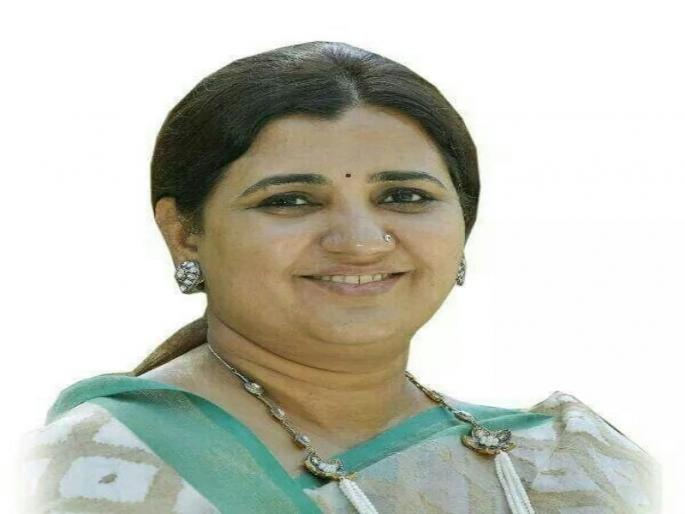 Dada the leaders of the city do not allow the activists to reach you madhuri misal said chandrakant patil | दादा, तुमच्यापर्यंत कार्यकर्त्यांना पुण्यातील नेते मंडळी पोहोचून देत नाही; माधुरी मिसाळ यांची खंत Dada the leaders of the city do not allow the activists to reach you madhuri misal said chandrakant patil | दादा, तुमच्यापर्यंत कार्यकर्त्यांना पुण्यातील नेते मंडळी पोहोचून देत नाही; माधुरी मिसाळ यांची खंत