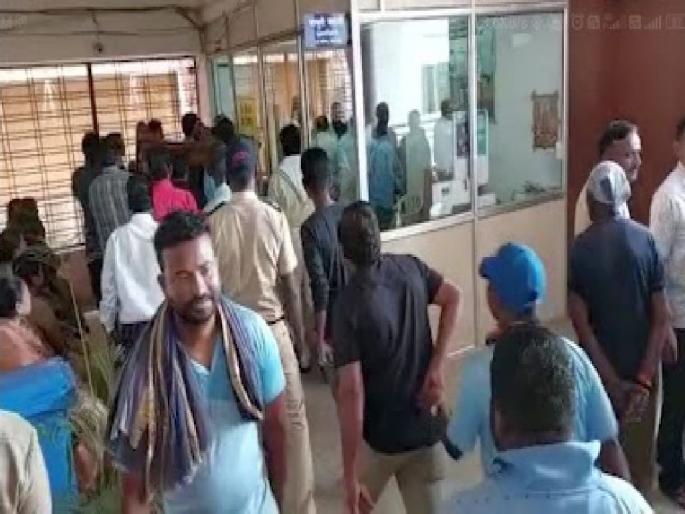 Controversy over the post of Chief Executive in Yavatmal Municipal Council | यवतमाळ नगरपरिषदेत मुख्याधिकारी पदभारावरून वादंग; माधुरी मडावी यांची पोलिसात धाव Controversy over the post of Chief Executive in Yavatmal Municipal Council | यवतमाळ नगरपरिषदेत मुख्याधिकारी पदभारावरून वादंग; माधुरी मडावी यांची पोलिसात धाव