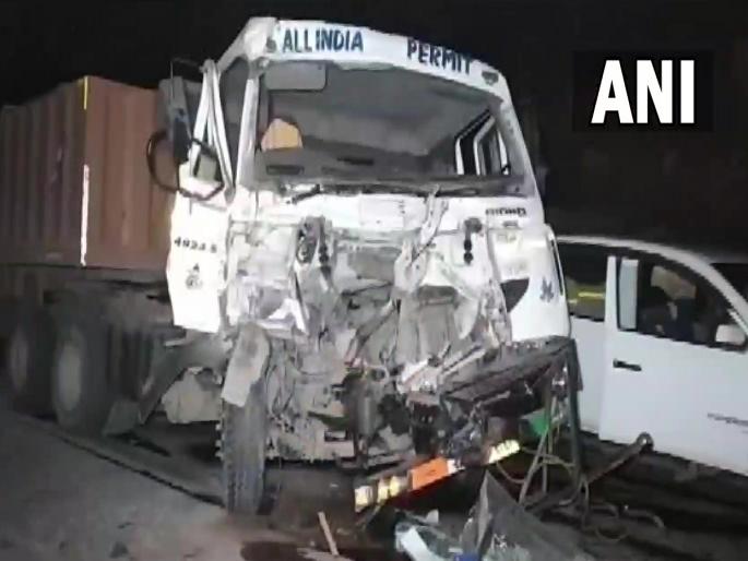 14 dead, 40 injured in a collision between a bus and trolley near Suhagi Hills in Rewa, Madhya Pradesh | मध्य प्रदेशात बस आणि ट्रकचा भीषण अपघात, 14 जणांचा मृत्यू 14 dead, 40 injured in a collision between a bus and trolley near Suhagi Hills in Rewa, Madhya Pradesh | मध्य प्रदेशात बस आणि ट्रकचा भीषण अपघात, 14 जणांचा मृत्यू