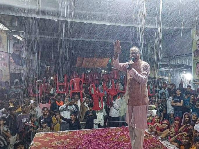 Madhya Pradesh Chief Minister Shivraj Singh Chouhan interacted with the people drenched in heavy rain | "माझी जनता भिजतेय मग मी...", भरपावसात मुख्यमंत्री शिवराज सिंह चौहान यांचा जनतेशी संवाद Madhya Pradesh Chief Minister Shivraj Singh Chouhan interacted with the people drenched in heavy rain | "माझी जनता भिजतेय मग मी...", भरपावसात मुख्यमंत्री शिवराज सिंह चौहान यांचा जनतेशी संवाद