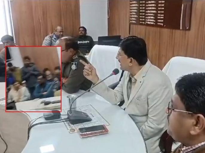 Madhya Pradesh: The Collector, who checks the driver's qualifications, is in trouble, the Chief Minister Mohan Yadav has taken a big action | ड्रायव्हरची लायकी काढणारे जिल्हाधिकारी अडचणीत, मुख्यमंत्र्यांनी केली मोठी कारवाई    Madhya Pradesh: The Collector, who checks the driver's qualifications, is in trouble, the Chief Minister Mohan Yadav has taken a big action | ड्रायव्हरची लायकी काढणारे जिल्हाधिकारी अडचणीत, मुख्यमंत्र्यांनी केली मोठी कारवाई