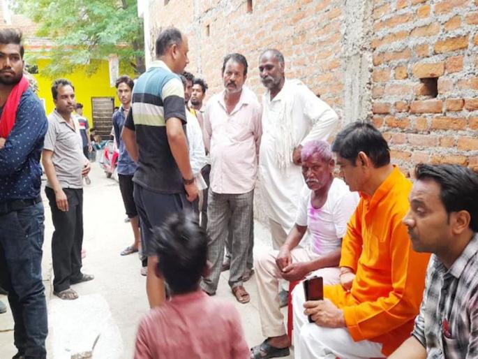 Madhya Pradesh Panchayat Election Results 2022: The father wins the election by 14 votes, preparations for jubilation, but the son dies before the victory can be celebrated | Madhya Pradesh Panchayat Election: वडील १४ मतांनी निवडणूक जिंकले, जल्लोषाची तयारी, पण विजयाचा गुलाल उधळण्याआधीच मुलाचा मृत्यू Madhya Pradesh Panchayat Election Results 2022: The father wins the election by 14 votes, preparations for jubilation, but the son dies before the victory can be celebrated | Madhya Pradesh Panchayat Election: वडील १४ मतांनी निवडणूक जिंकले, जल्लोषाची तयारी, पण विजयाचा गुलाल उधळण्याआधीच मुलाचा मृत्यू