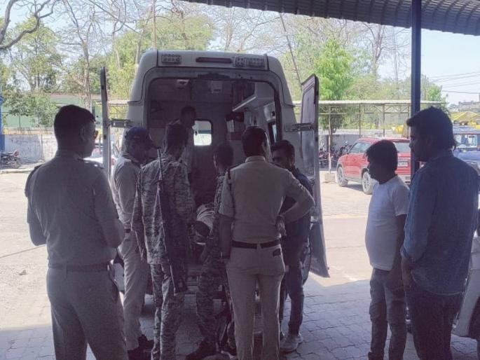 A major disaster averted! Union Minister's convoy vehicle overturns Three policemen injured | मोठा अनर्थ टळला! केंद्रीय मंत्र्यांच्या ताफ्यातील वाहन उलटले; तीन पोलीस जखमी A major disaster averted! Union Minister's convoy vehicle overturns Three policemen injured | मोठा अनर्थ टळला! केंद्रीय मंत्र्यांच्या ताफ्यातील वाहन उलटले; तीन पोलीस जखमी