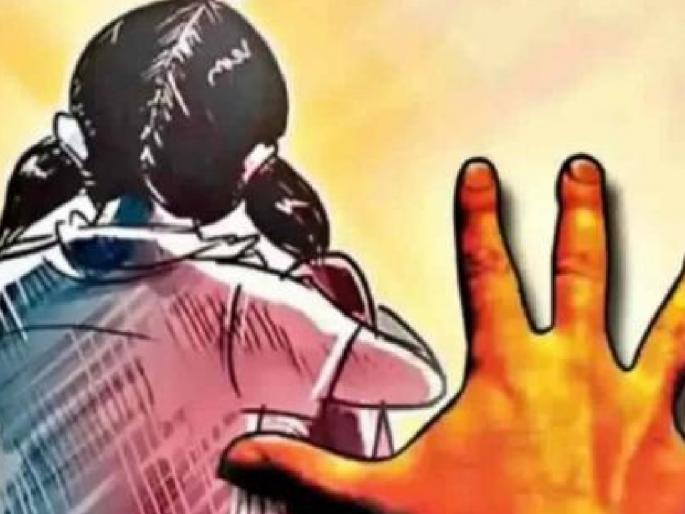 A shocking case of a minor girl being molested after school by calling her home over a mobile charger has come to light in Mandangad taluka | Ratnagiri: चार्जरच्या कारणावरून घरी बोलावून मुलीचा विनयभंग, शिक्षकासह दहा जणांवर गुन्हा दाखल A shocking case of a minor girl being molested after school by calling her home over a mobile charger has come to light in Mandangad taluka | Ratnagiri: चार्जरच्या कारणावरून घरी बोलावून मुलीचा विनयभंग, शिक्षकासह दहा जणांवर गुन्हा दाखल