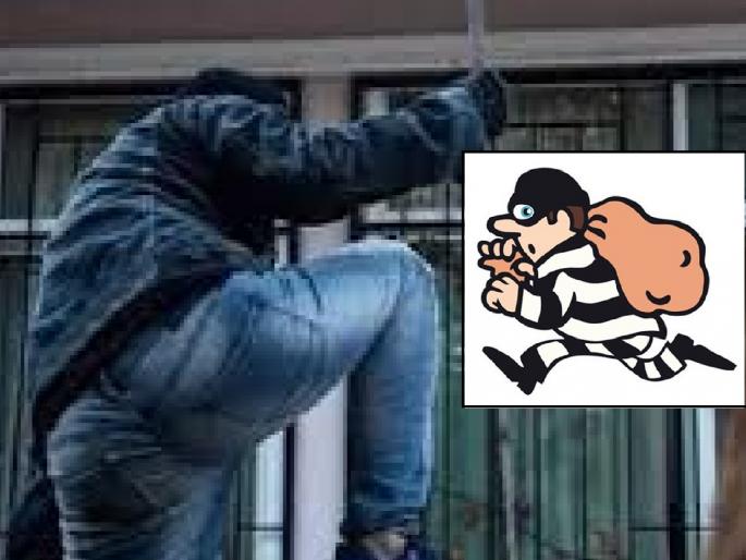 Thieves loot Rs 2 lakh 91 thousand with sickle on their necks in Mandangad | Ratnagiri: चोरट्यांनी खिडकीतून घरात प्रवेश केला, मानेवर कोयता ठेवून २ लाखांच्या ऐवज लुटला Thieves loot Rs 2 lakh 91 thousand with sickle on their necks in Mandangad | Ratnagiri: चोरट्यांनी खिडकीतून घरात प्रवेश केला, मानेवर कोयता ठेवून २ लाखांच्या ऐवज लुटला