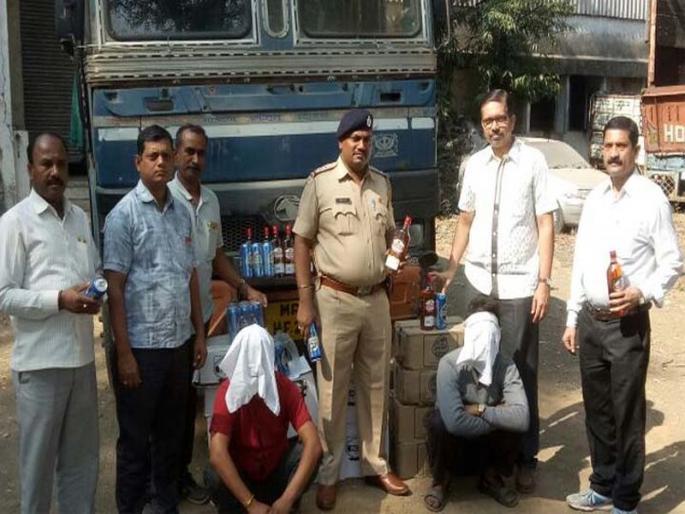 Shahada: 68 lakhs of ammunition caught near the Mausoleum | शहादा : 68 लाखांची दारु म्हसावद फाटय़ाजवळ पकडली Shahada: 68 lakhs of ammunition caught near the Mausoleum | शहादा : 68 लाखांची दारु म्हसावद फाटय़ाजवळ पकडली