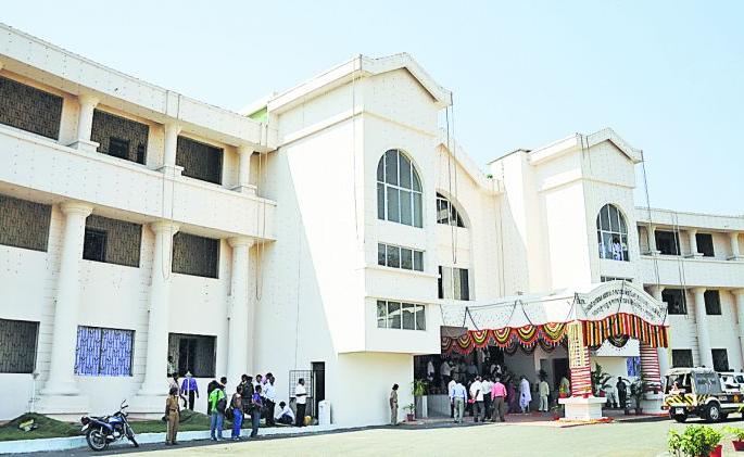 ‘Mafsu’ will have to take all year exams | ‘माफसू’ला घ्याव्या लागणार सर्वच वर्षांच्या परीक्षा ‘Mafsu’ will have to take all year exams | ‘माफसू’ला घ्याव्या लागणार सर्वच वर्षांच्या परीक्षा