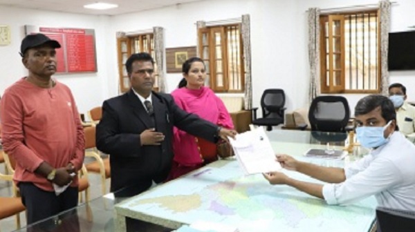 Bogus signatures of indicators made by Sanjay Bhikaji Magade candidates | Vidhan Parishad Election : 'या' उमेदवारांने केल्या सूचकांच्या बोगस सह्या